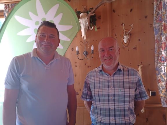Der neue Pächter Martin Eberharter zusammen mit dem Hüttenwart Jens Winkelmann